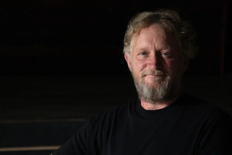 Valentine Michael Manson: Leben, Herkunft und der bewusste Weg aus dem Schatten